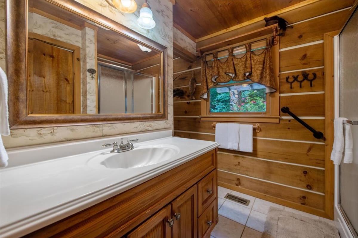 فيلا بلو ريدجفي Waterfront Mountain Cabin With Hot Tub المظهر الخارجي الصورة